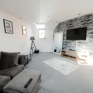 Apartment Spacious 2 Bed 800 Metres From The, Bournemouth